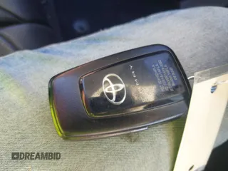 2024 Toyota Camry LE z VIN 4T1R11AK3RU254717, wystawiony jako IAAI lot #41709040 z przebiegiem 11 338 mil mil oraz . Historia ofert i sprzedaży dostępna na DreamBid. Obrazek 11.