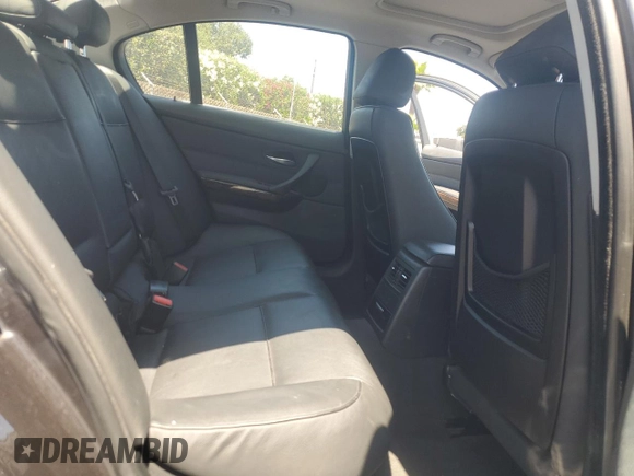 2006 BMW 3 Series 330i with VIN WBAVB33526PS13196, listed as a Copart auction lot 62484235 with 156,706 mi miles and Salvage title. Bid and sale history available at DreamBid. Image 10.