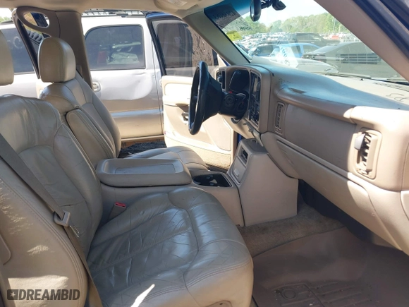 2002 Chevrolet Tahoe LT with VIN 1GNEC13ZX2R273935, listed as a IAAI auction lot 42036083 with 205,995 mi miles. Bid and sale history available at carsss.com. Image 5.