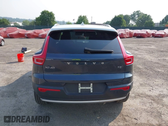 2021 Volvo XC40 Momentum with VIN YV4162UK1M2464500, listed as a IAAI auction lot 42504680 with 29,130 mi miles and . Bid and sale history available at DreamBid. Image 17.
