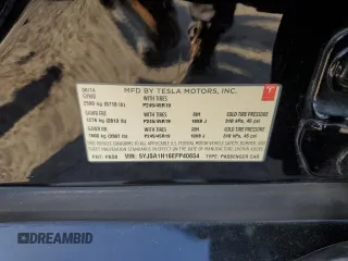 2014 Tesla Model S 60 с VIN 5YJSA1H16EFP40654, выставлен на аукционе Copart как лот 72070974 с пробегом Не указан миль и Списание • Salvage title. История ставок и продаж доступна на DreamBid. Изображение 14.