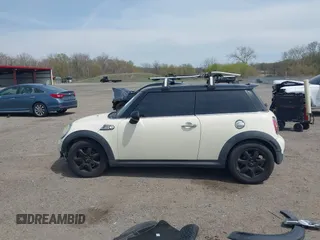 2007 MINI Hardtop S with VIN WMWMF73547TV31403, listed as a IAAI auction lot 42066433 with 156,730 mi miles and . Bid and sale history available at DreamBid. Image 15.