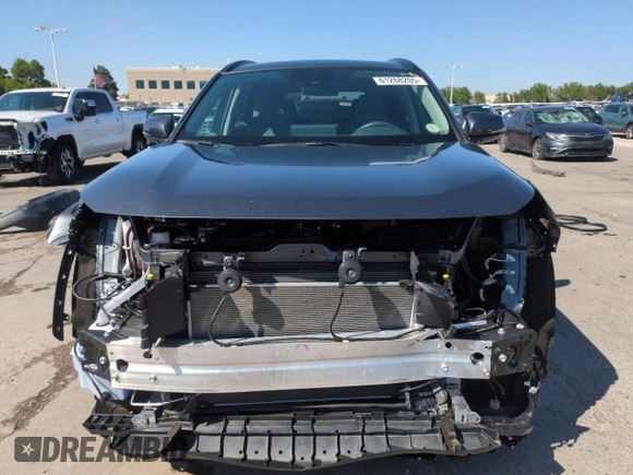 2022 Toyota RAV4 XLE with VIN 2T3P1RFV6NC280031, listed as a Copart auction lot 61268205 with 8,348 mi miles and Salvage title. Bid and sale history available at DreamBid. Image 5.