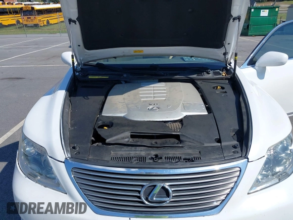 2008 Lexus LS 460 with VIN JTHBL46F485070620, listed as a IAAI auction lot 40529145 with 135,030 mi miles. Bid and sale history available at carsss.com. Image 10.