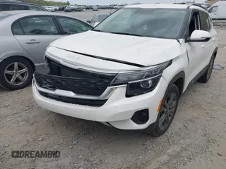 2022 Kia Seltos S z VIN KNDEU2AA1N7300108, wystawiony jako IAAI lot #41971007 z przebiegiem 18 606 mil mil oraz . Historia ofert i sprzedaży dostępna na DreamBid. Obrazek 6.