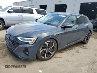 2024 Audi Q8 e-tron Premium Plus z VIN WA15AAGE0RB060883, wystawiony jako Copart lot #69075094 z przebiegiem 1583 mil mil oraz Szkody całkowita. Historia ofert i sprzedaży dostępna na DreamBid. Obrazek 1.