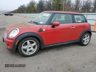 2010 MINI Hardtop z VIN WMWMF3C57ATZ67551, wystawiony jako Copart lot #50135715 z przebiegiem 96 872 mil mil oraz Czysty tytuł • Clean title. Historia ofert i sprzedaży dostępna na DreamBid. Obrazek 1.