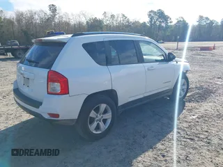 2011 Jeep Compass Latitude with VIN 1J4NT1FB7BD172639, listed as a IAAI auction lot 41321249 with 237,346 mi miles. Bid and sale history available at carsss.com. Image 4.