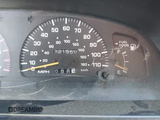 1998 Toyota 4Runner SR5 z VIN JT3GN86R0W0060376, wystawiony jako IAAI lot #42465641 z przebiegiem 321 550 mil mil oraz . Historia ofert i sprzedaży dostępna na DreamBid. Obrazek 15.