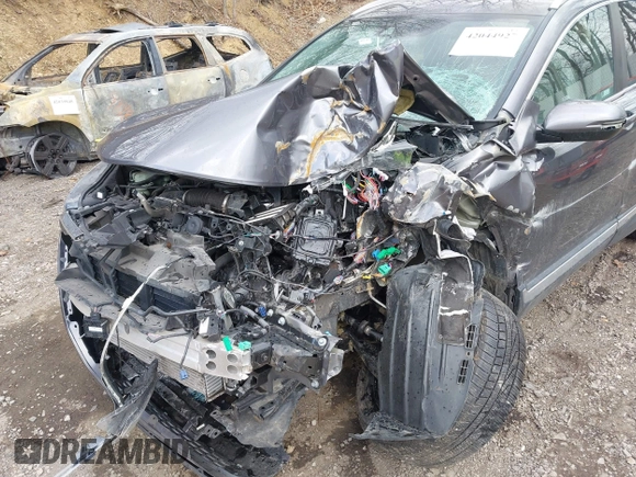 2018 Honda CR-V Touring with VIN 7FARW2H98JE040757, listed as a IAAI auction lot 42044927 with 1 mi miles. Bid and sale history available at carsss.com. Image 6.