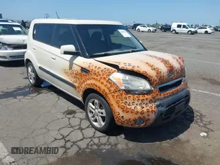 2010 Kia Soul + with VIN KNDJT2A28A7078333, listed as a IAAI auction lot 42097259 with 165,243 mi miles. Bid and sale history available at carsss.com. Image 1.