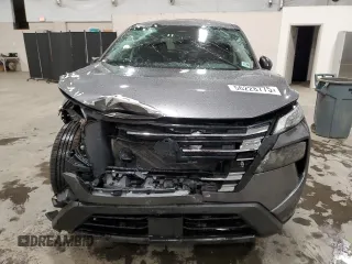 2024 Nissan Rogue S z VIN 5N1BT3AB6RC694380, wystawiony jako Copart lot #56228775 z przebiegiem 25 000 mil mil oraz Nie do naprawy • Non repairable. Historia ofert i sprzedaży dostępna na DreamBid. Obrazek 5.