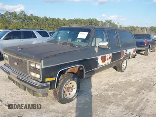1989 GMC Suburban z VIN 1GKEV16KXKF536870, wystawiony jako IAAI lot #41531645 z przebiegiem 13 976 mil mil oraz . Historia ofert i sprzedaży dostępna na DreamBid. Obrazek 2.