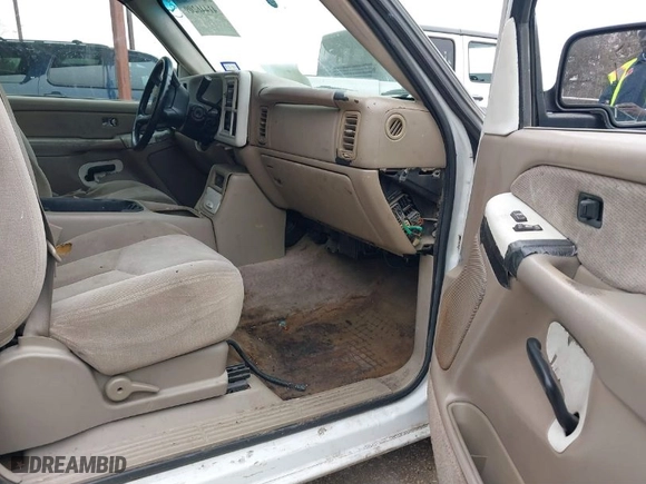 2002 GMC Sierra 1500 SLE with VIN 2GTEC19T121317115, listed as a IAAI auction lot 41446209 with 188,597 mi miles. Bid and sale history available at carsss.com. Image 5.