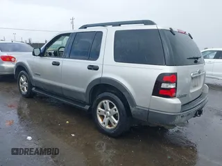 2006 Ford Explorer XLT with VIN 1FMEU73816ZA04465, listed as a IAAI auction lot 41803947 with 185,866 mi miles. Bid and sale history available at carsss.com. Image 3.
