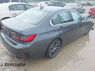 2019 BMW 3 Series 330i xDrive z VIN WBA5R7C56KFH24206, wystawiony jako IAAI lot #42176694 z przebiegiem 36 518 mil mil oraz . Historia ofert i sprzedaży dostępna na DreamBid. Obrazek 4.