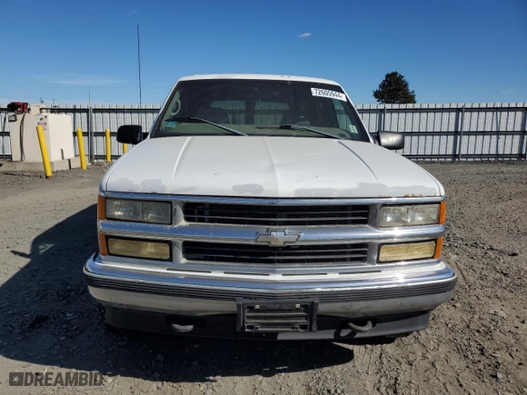 1998 Chevrolet Tahoe with VIN 1GNEK13R0WJ354076, listed as a Copart auction lot 72605944 with 211,868 mi miles and Clean Title. Bid and sale history available at carsss.com. Image 5.