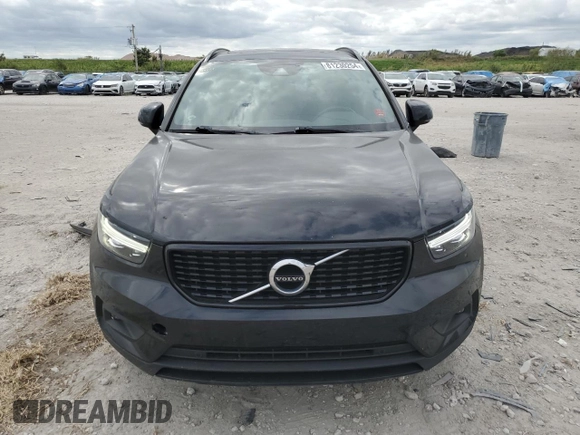 2019 Volvo XC40 Momentum z VIN YV4162XZ1K2009216, wystawiony jako Copart lot #87921575 z przebiegiem 46 527 mil mil oraz Nie do naprawy • Non repairable. Historia ofert i sprzedaży dostępna na DreamBid. Obrazek 5.