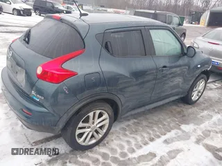 2014 Nissan Juke S with VIN JN8AF5MVXET358075, listed as a IAAI auction lot 41555484 with 122,862 mi miles. Bid and sale history available at carsss.com. Image 4.