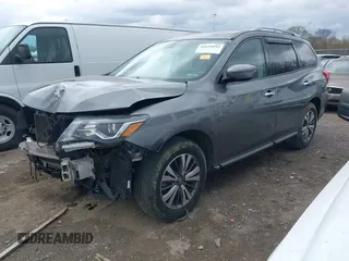 2018 Nissan Pathfinder S z VIN 5N1DR2MM3JC661596, wystawiony jako IAAI lot #41829093 z przebiegiem 115 446 mil mil oraz . Historia ofert i sprzedaży dostępna na DreamBid. Obrazek 2.