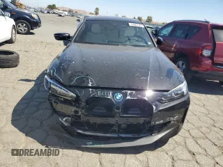 2023 BMW i4 eDrive35 z VIN WBY43AW07PFR25578, wystawiony jako Copart lot #67667383 z przebiegiem 78 mil mil oraz . Historia ofert i sprzedaży dostępna na DreamBid. Obrazek 5.