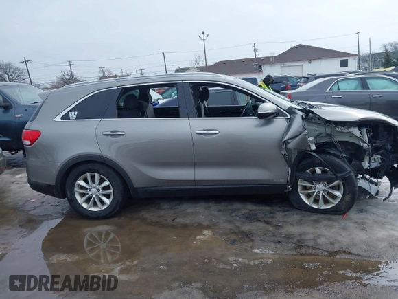 2018 Kia Sorento LX with VIN 5XYPGDA3XJG407247, listed as a IAAI auction lot 41639631 with 127,327 mi miles. Bid and sale history available at carsss.com. Image 13.