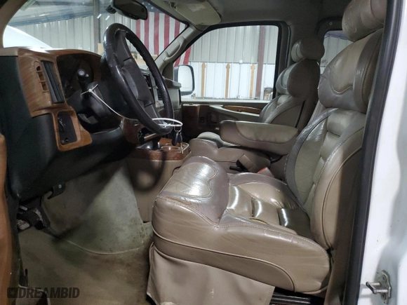 2005 GMC Savana Cargo Van YF7 Upfitter with VIN 1GDFG15T351212872, listed as a Copart auction lot 43239545 with 163,499 mi miles and Salvage Title. Bid and sale history available at carsss.com. Image 7.