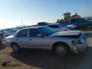 2006 Mercury Grand Marquis GS with VIN 2MEFM74V86X631584, listed as a IAAI auction lot 41635826 with 128,908 mi miles. Bid and sale history available at carsss.com. Image 13.
