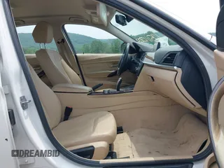 2015 BMW 3 Series 328i xDrive с VIN WBA3B5G55FNS17395, выставлен на аукционе IAAI как лот 42511002 с пробегом 228 228 миль миль и . История ставок и продаж доступна на DreamBid. Изображение 5.