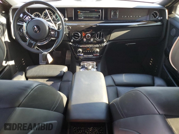 2018 Rolls-Royce Phantom z VIN SCA687S53JU104584, wystawiony jako Copart lot #67137354 z przebiegiem 11 034 mil mil oraz Szkoda całkowita • Salvage title. Historia ofert i sprzedaży dostępna na DreamBid. Obrazek 8.