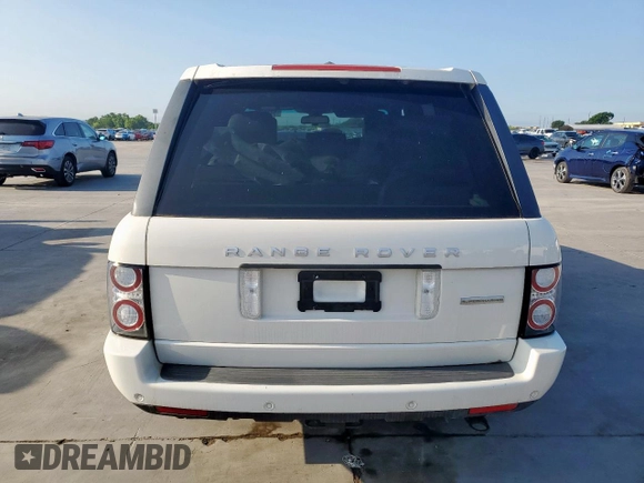 2010 Land Rover Range Rover SC z VIN SALMF1E43AA313016, wystawiony jako Copart lot #54191085 z przebiegiem Nie podano mil oraz Czysty tytuł • Clean title. Historia ofert i sprzedaży dostępna na DreamBid. Obrazek 6.