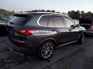 2021 BMW X5 sDrive40i with VIN 5UXCR4C03M9E13698, listed as a Copart auction lot 84158714 with 0 mi miles and Salvage Title. Bid and sale history available at carsss.com. Image 3.