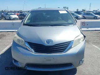 2014 Toyota Sienna LE AAS z VIN 5TDKK3DC9ES453868, wystawiony jako IAAI lot #41816259 z przebiegiem 169 468 mil mil oraz . Historia ofert i sprzedaży dostępna na DreamBid. Obrazek 12.
