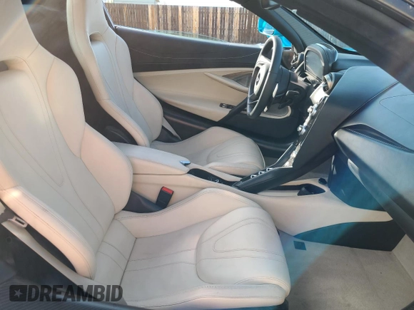 2019 McLaren 720S z VIN SBM14FCA6KW003735, wystawiony jako Copart lot #62092581 z przebiegiem 3344 mil mil oraz . Historia ofert i sprzedaży dostępna na DreamBid. Obrazek 6.