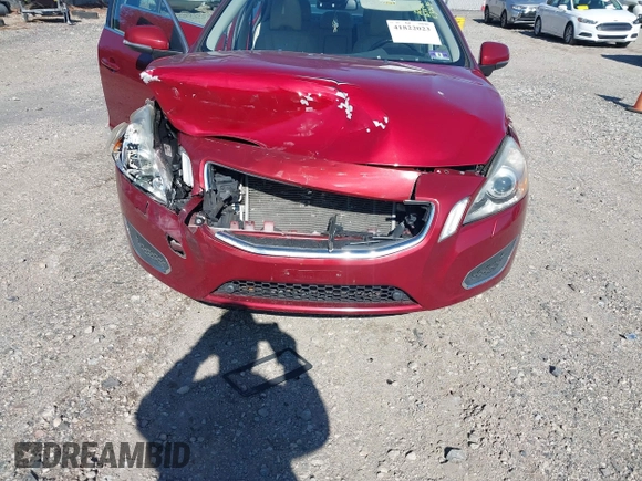 2011 Volvo S60 with VIN YV1902FHXB2009211, listed as a IAAI auction lot 41822023 with 104,013 mi miles and . Bid and sale history available at DreamBid. Image 6.