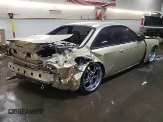 1995 Nissan 240SX z VIN JN1AS44D1SW002698, wystawiony jako Copart lot #84172564 z przebiegiem 112 922 mil mil oraz Szkody całkowita. Historia ofert i sprzedaży dostępna na DreamBid. Obrazek 3.