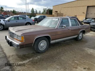 1989 Ford Crown Victoria z VIN 2FABP74F3KX157785, wystawiony jako Copart lot #84102954 z przebiegiem 68 996 mil mil oraz Tytuł czysty. Historia ofert i sprzedaży dostępna na DreamBid. Obrazek 1.
