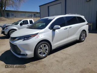 2022 Toyota Sienna Platinum z VIN 5TDESKFC5NS055738, wystawiony jako Copart lot #50742194 z przebiegiem 23 130 mil mil oraz . Historia ofert i sprzedaży dostępna na DreamBid. Obrazek 1.