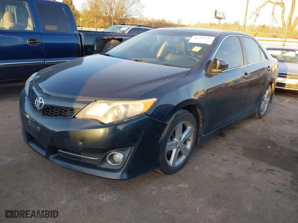 2014 Toyota Camry L with VIN 4T1BF1FK1EU473021, listed as a IAAI auction lot 41781634 with 234,171 mi miles. Bid and sale history available at carsss.com. Image 2.