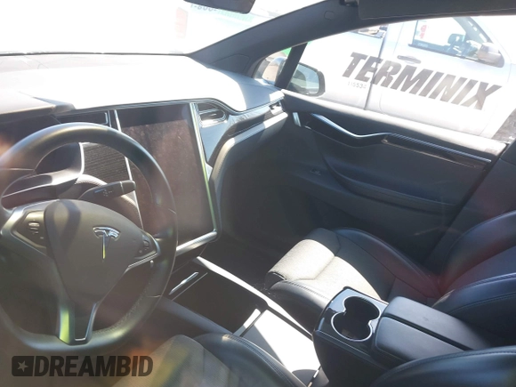 2017 Tesla Model X 90D z VIN 5YJXCAE28HF059140, wystawiony jako IAAI lot #41648518 z przebiegiem Nie podano mil oraz . Historia ofert i sprzedaży dostępna na DreamBid. Obrazek 16.