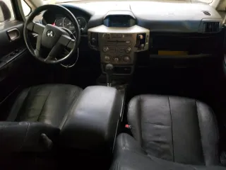 2004 Mitsubishi Endeavor XLS z VIN 4A4MM31S84E010378, wystawiony jako Copart lot #84182704 z przebiegiem 285 129 mil mil oraz Szkoda całkowita • Salvage title. Historia ofert i sprzedaży dostępna na DreamBid. Obrazek 8.