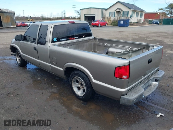 2002 Chevrolet S-10 LS with VIN 1GCCS19W128174992, listed as a IAAI auction lot 41739237 with Not Provided miles. Bid and sale history available at carsss.com. Image 3.