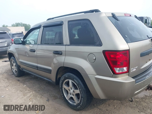 2005 Jeep Grand Cherokee Laredo z VIN 1J4GR48K75C719070, wystawiony jako IAAI lot #42673745 z przebiegiem 181 152 mil mil oraz . Historia ofert i sprzedaży dostępna na DreamBid. Obrazek 14.