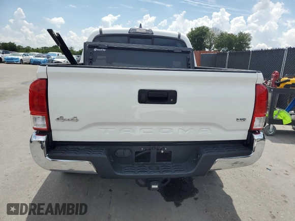 2017 Toyota Tacoma SR5 z VIN 5TFCZ5AN2HX113588, wystawiony jako Copart lot #57992705 z przebiegiem 55 333 mil mil oraz Nie do naprawy • Non repairable. Historia ofert i sprzedaży dostępna na DreamBid. Obrazek 6.