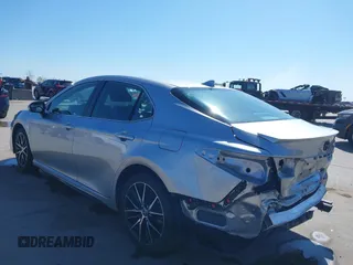 2023 Toyota Camry SE z VIN 4T1G11AK5PU785700, wystawiony jako IAAI lot #41845003 z przebiegiem 21 207 mil mil oraz . Historia ofert i sprzedaży dostępna na DreamBid. Obrazek 3.