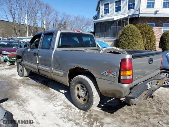 2002 Chevrolet Silverado 1500 LS with VIN 2GCEK19VX21246212, listed as a Copart auction lot 47002925 with 302,604 mi miles and Clean Title. Bid and sale history available at carsss.com. Image 2.