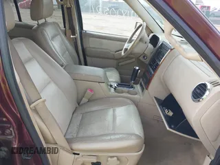 2006 Ford Explorer Eddie Bauer z VIN 1FMEU64886UB29470, wystawiony jako IAAI lot #41820521 z przebiegiem 241 002 mil mil oraz . Historia ofert i sprzedaży dostępna na DreamBid. Obrazek 5.