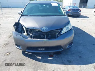 2017 Toyota Sienna LE Auto Access Seat with VIN 5TDKZ3DC7HS781788, listed as a IAAI auction lot 41793638 with 65,529 mi miles. Bid and sale history available at carsss.com. Image 6.