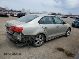 2013 Volkswagen Jetta Comfortline с VIN 3VWDL7AJ0DM247575, выставлен на аукционе Copart как лот 53722715 с пробегом 256 015 миль миль и Списание • Salvage title. История ставок и продаж доступна на DreamBid. Изображение 3.