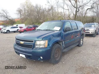 2007 Chevrolet Suburban LS with VIN 1GNFC16J47R207494, listed as a IAAI auction lot 41942690 with 1 mi miles. Bid and sale history available at carsss.com. Image 2.